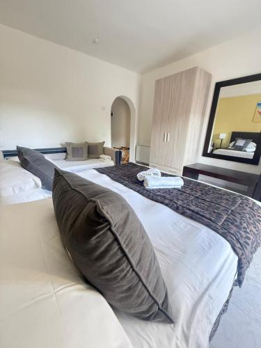 Standard Quadruple Room image 7