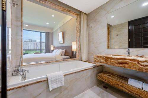 room detail thumbnail 2