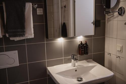 Deluxe Double Room image 6