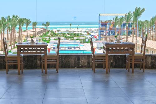 Restaurant, Riviera Aqua Park Resort in Al Ahyaa