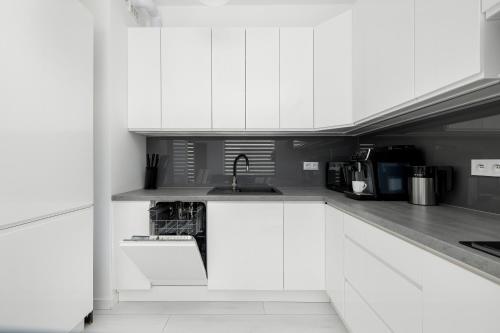 Paraiso Nadmorskie Apartamenty z Basenem i Parkingiem by Noclegi Renters