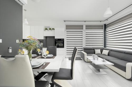 Paraiso Nadmorskie Apartamenty z Basenem i Parkingiem by Noclegi Renters