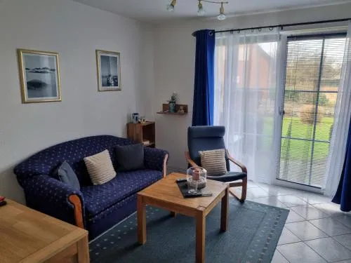 Nordsee Ferienwohnung Haus Sonnenstrahl Dorum-Neufeld Hund Terrasse Parkplatz in Wurster Nordseeküste, Deutschland