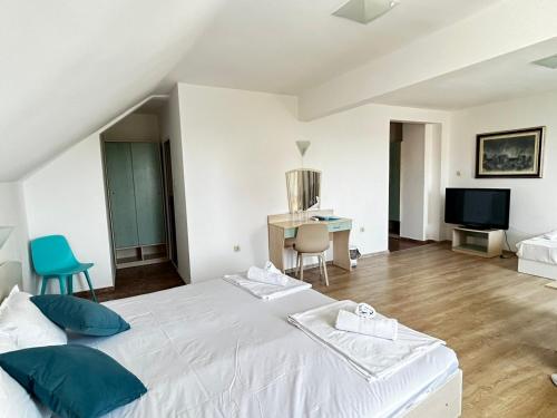 Studio with Garden View image 1