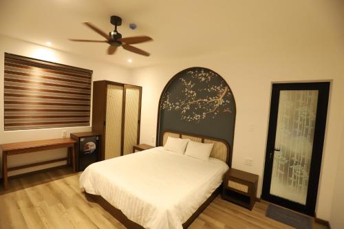 Queen Room image 7