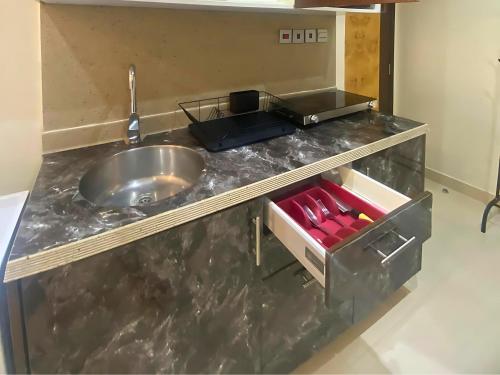 Studio Apartment Near Deira City Centre Mall and Metro with Gym and Pool, Дубай (фото 7)