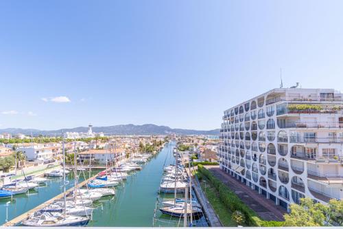 Milenial Immo - Estudio Empuriabrava con vistas al canal cerca de la playa
