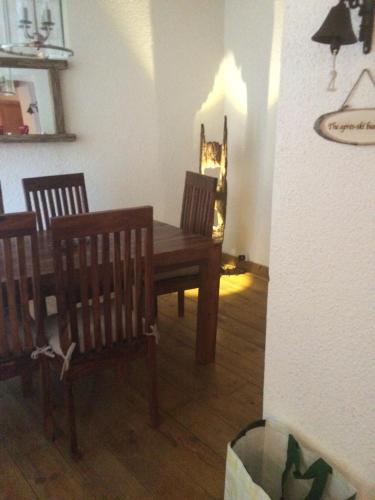 Létesítmények, Maison Bleu in Gincla