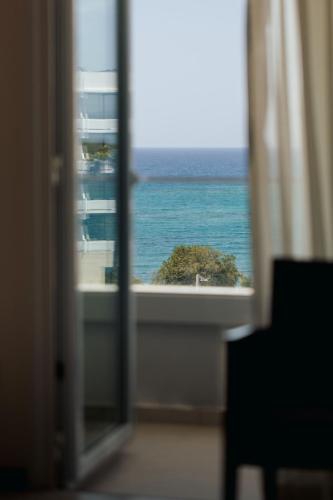 Superior Room with Pool/ Sea View image 3