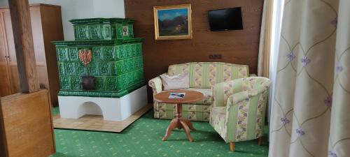 Family Room with Mountain View