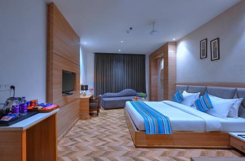 Superior Queen Room image 6