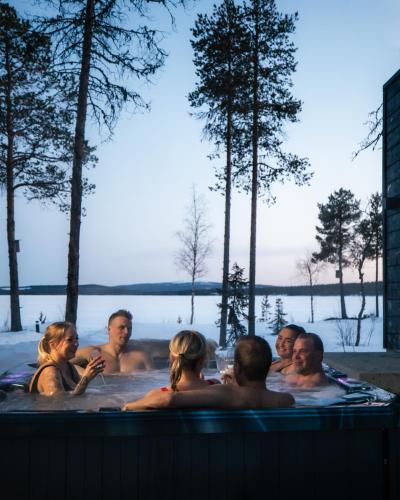 Polaris Villas Villa BLÄKK (Polaris Villas Villa BLAKK) in 穆奧尼奧