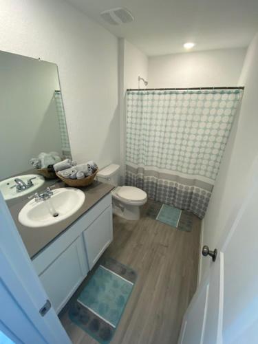 Zuhanyzó, Rawhide Ridge Cozy Extended Stay in Pleasanton
