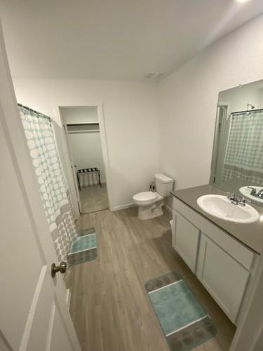 Zuhanyzó, Rawhide Ridge Cozy Extended Stay in Pleasanton
