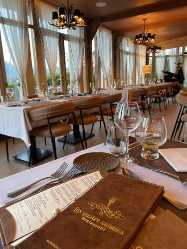 Étterem, Hôtel Les Quatre Saisons (Hotel Les Quatre Saisons) in Dullin