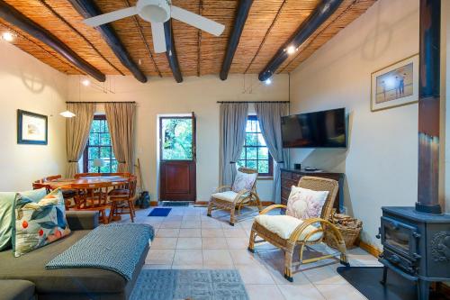 Bendra svetainė / televizorius, GreyCot in Greitonas