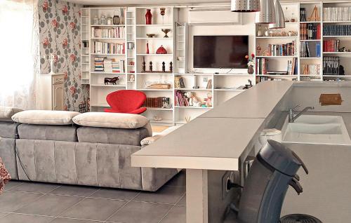 2 Bedroom Awesome Apartment In Sauvian in Sauvian