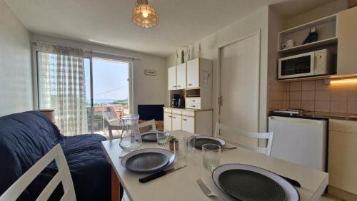 Royan - APPARTEMENT VUE MER - à SEULEMENT 300m PLAGE et COMMERCES, Royan (foto 3)