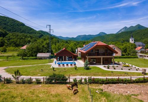 Villa D-IKA, Brušane