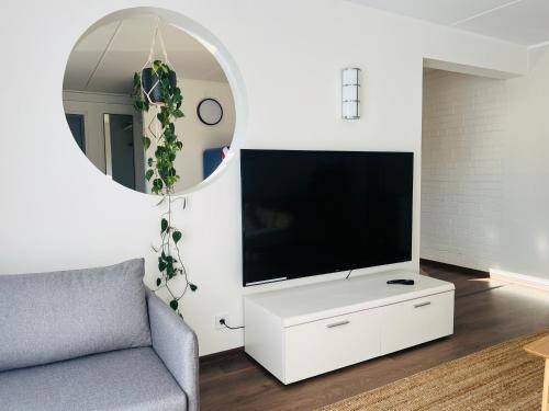 Shared lounge/TV area, Bright Modern Apartment - Central Kuressaare in Kuressaare