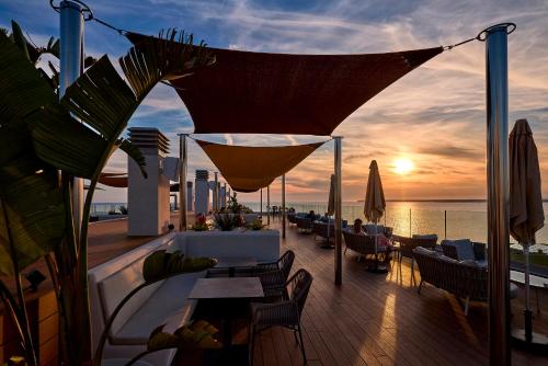 حانة/استراحة, Universal Hotel Romantica in سيس سالينز