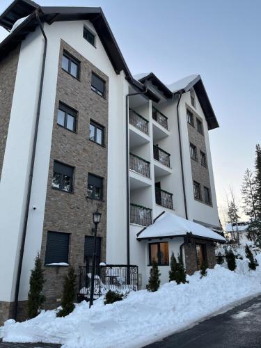 Apartman 403, Villa Šarm