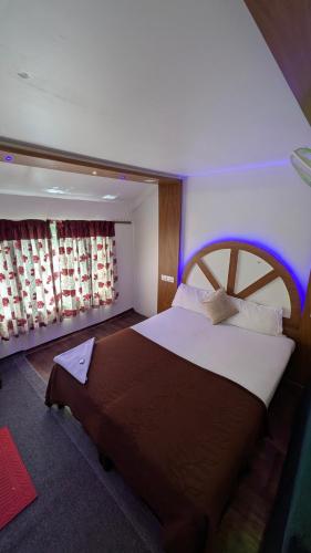 Lakestar cruise - Wadgaon