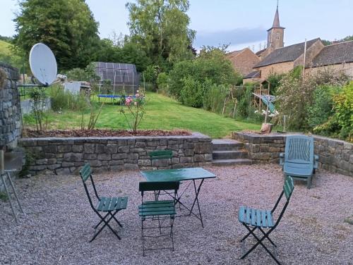 Maison de campagne aux notes africaines in Doisče