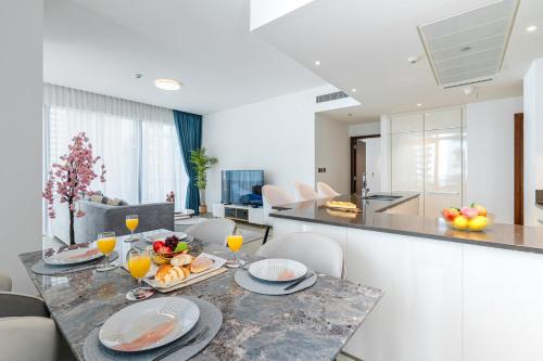 Contemporary Comfort - Serenity - Pool View - image 10