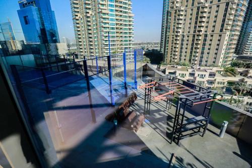 Contemporary Comfort - Serenity - Pool View - image 3