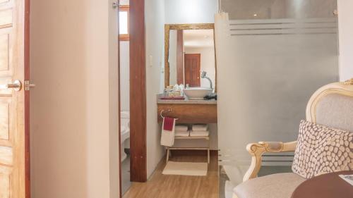 Standard Double Room image 10