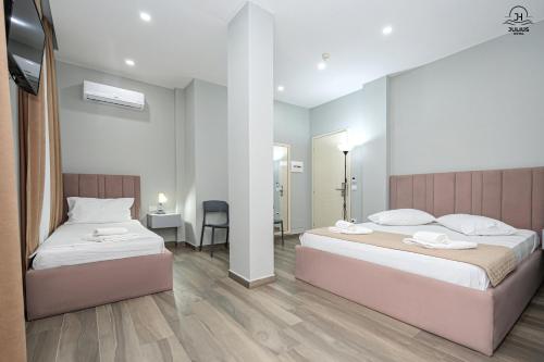 Deluxe Triple Room with Sea View image 3
