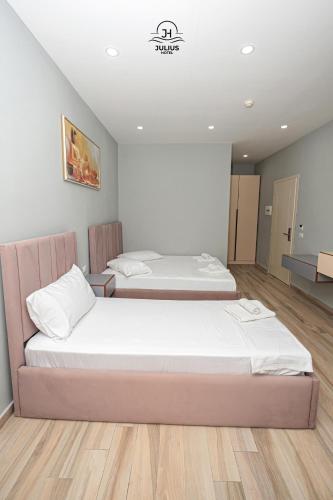 Deluxe Triple Room with Sea View image 1