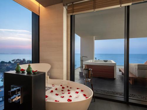 Bathroom, Banyan Tree Dubai in Bluewaters Island