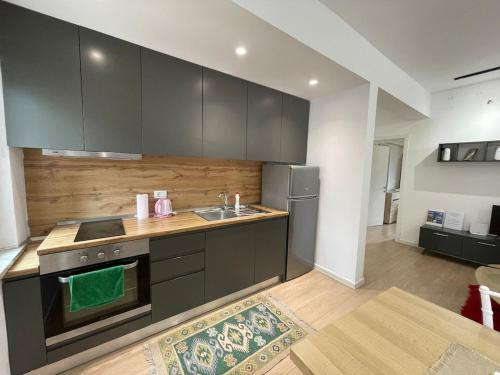 Enjoy Travel Central Modern Apartment - image 3