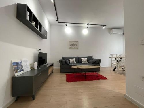Enjoy Travel Central Modern Apartment - image 4