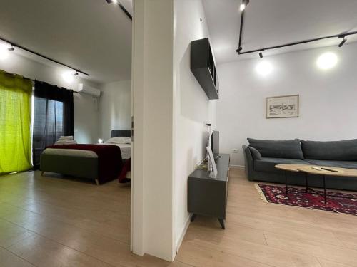 Enjoy Travel Central Modern Apartment - image 10