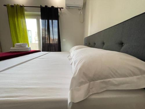 Enjoy Travel Central Modern Apartment - image 13