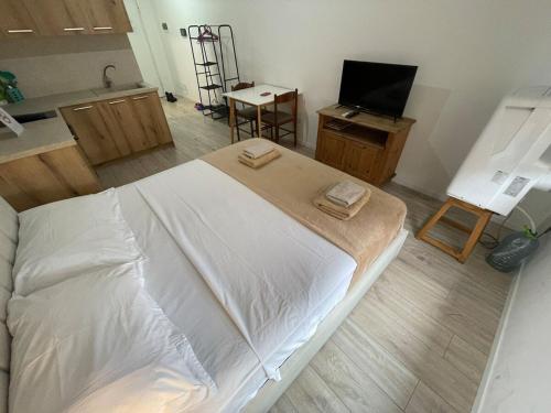 BonBon Quiet Central Studio - ENJOY TRAVEL, Tirana (photo 3)