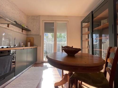 Flora - Modern Rooftop Apartment with Balcony, Tirana (foto 4)