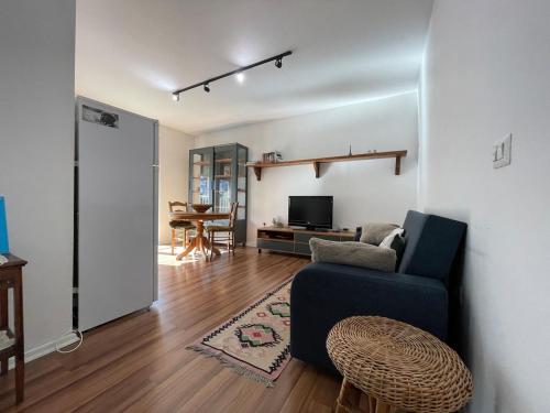 Flora - Modern Rooftop Apartment with Balcony, Tirana (foto 6)
