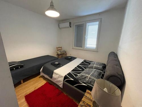 Flora - Modern Rooftop Apartment with Balcony, Tirana (foto 10)
