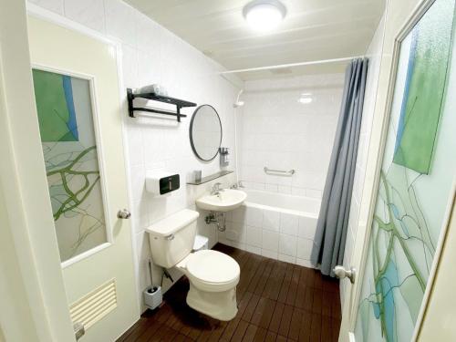 Bathroom, Xigang Xiaojiuwo Homestay in Xigang District