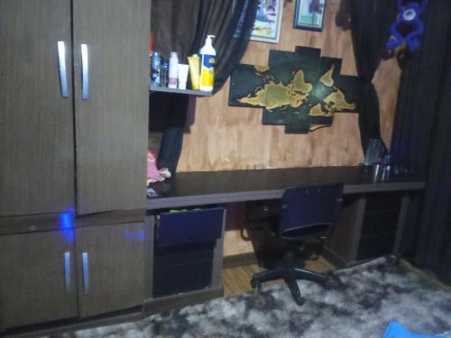 Quarto Vip, cama king, ar e tv, sacada e banheiro, Cuiabá (foto 5)