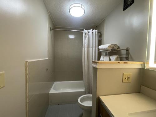 Days Inn & Suites by Wyndham York - image 11