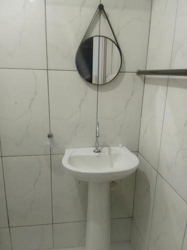 Quarto Vip, cama king, ar e tv, sacada e banheiro, Cuiabá (foto 11)