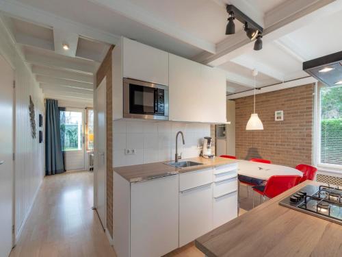 Konyha, Holiday Home near Sint Maartenszee Beach in Sint Maartensvlotbrug
