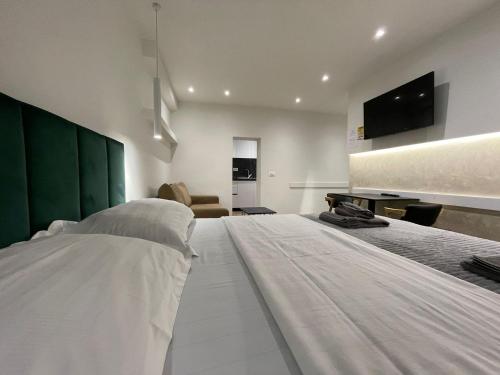 Le petite Studio Apartments - ENJOY TRAVEL, Tirana (Foto 9)