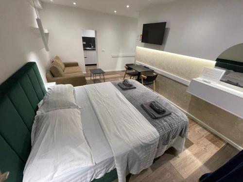 Le petite Studio Apartments - ENJOY TRAVEL, Tirana (Foto 11)