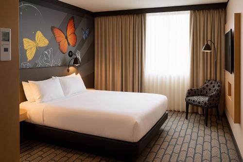 ฮอลิเดย์ อินน์ ซอลส์บรี-สโตนเฮนจ์ บาย IHG (Holiday Inn Salisbury-Stonehenge By IHG) in แอมแมสบูรี่